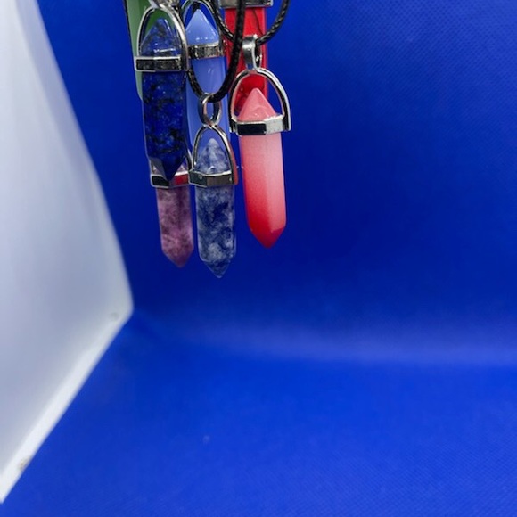 Stone crystals necklace - Picture 2 of 4